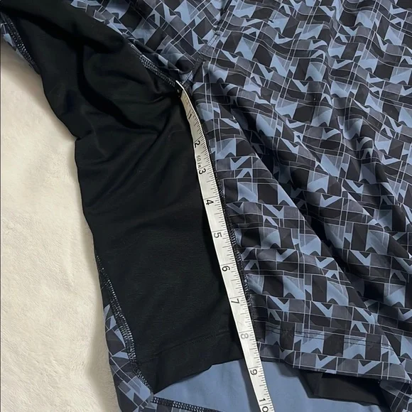 lululemon athletica Black and Blue Patterned Men Shorts - Picture 7 of 8